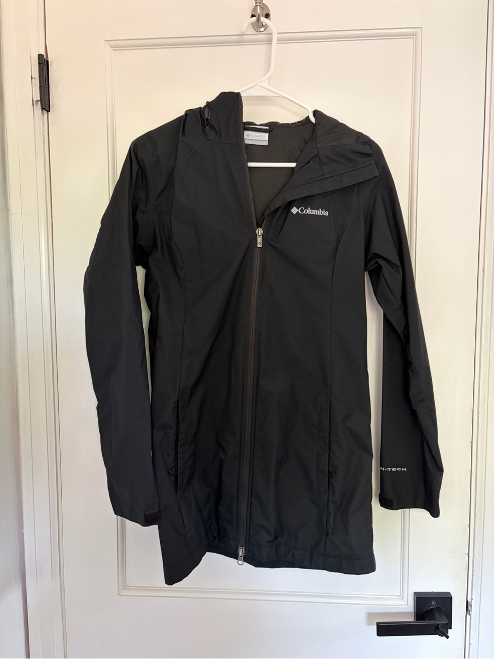columbia omni-tech mid length black hooded rain jacket